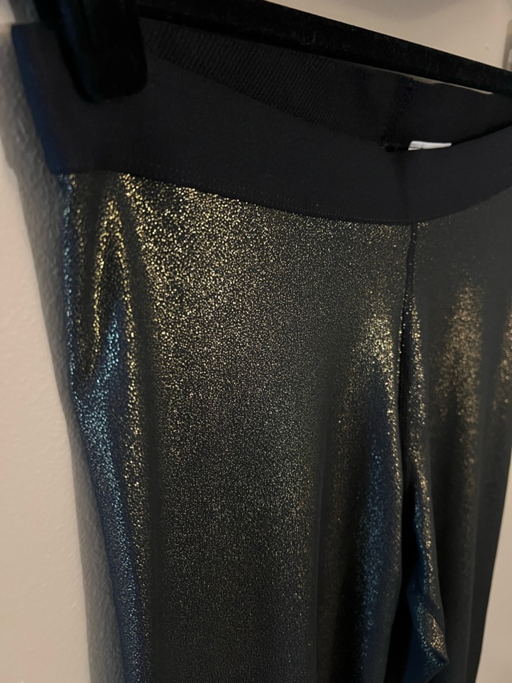 Nike Metallic Black and Gold Leggings with Matching Sports Bra - Picture 2 of 5